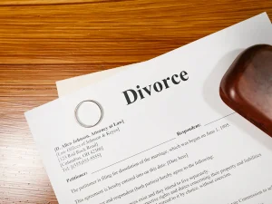 Read more about the article Wondering how to find the best divorce lawyer for your 2025 needs?